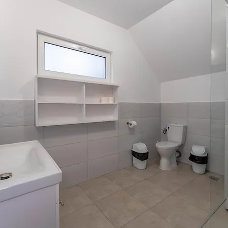 Δωμάτια σε οικογενειακή κατοικία Complex Pria *