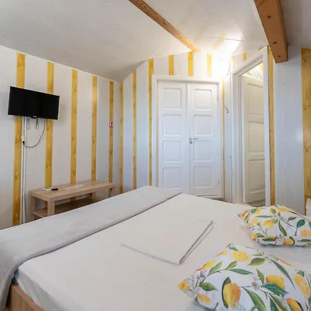 Δωμάτια σε οικογενειακή κατοικία Complex Pria