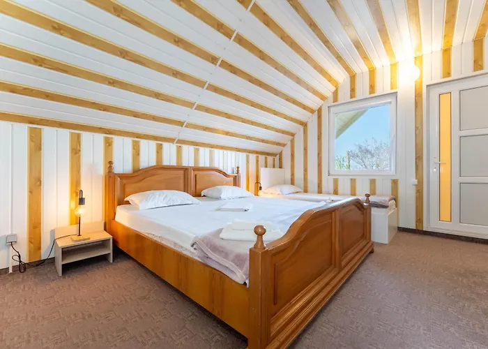 Complex Pria * Două Mai